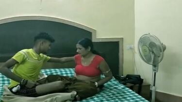 जवान देवर को भाभी ने मुट्ठ मारते पकड़ा