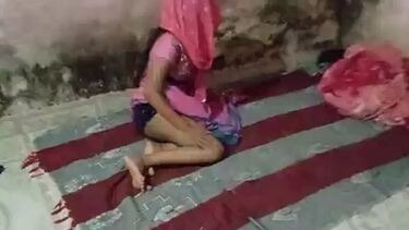झोपड़े में की देहाती औरत के भोसड़े की चुदाई
